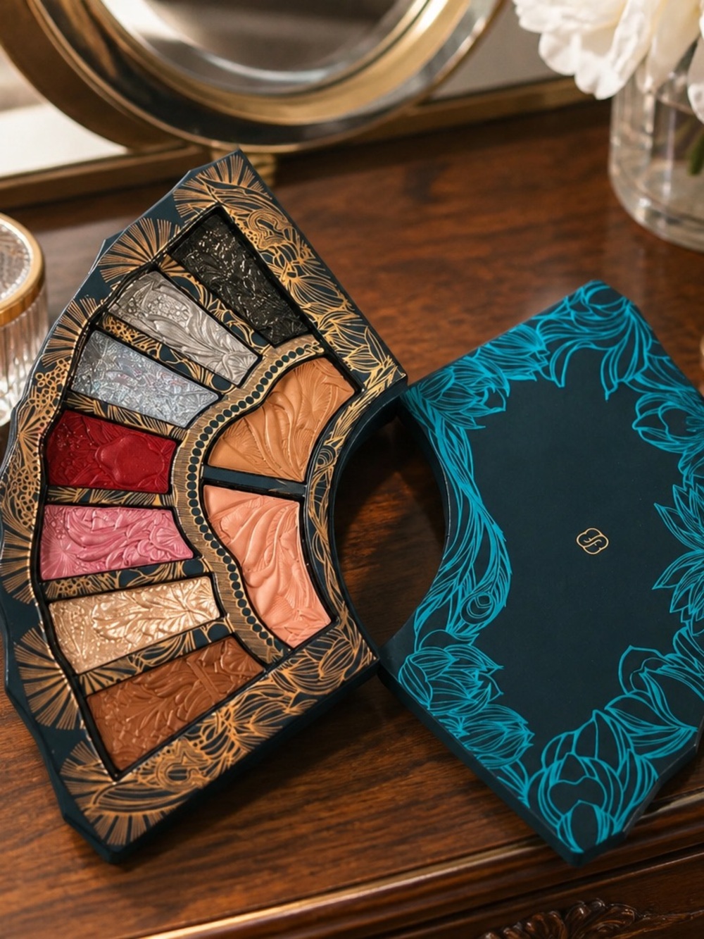 Florasis opera makeup palette. Charming Aria!